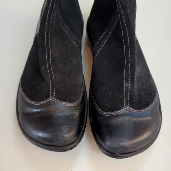 Naot, Oyster, Black Suede/Leather Booties. Sz40/9-9.5 - Picture 2 of 12